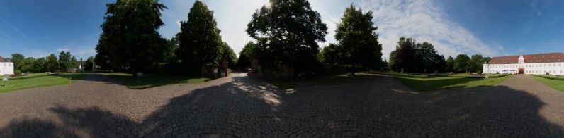 [url=http://thomassperl.de/pano/Schloss_Heusenstamm.html]Heusenstamm - Schlossgarten[/url]
